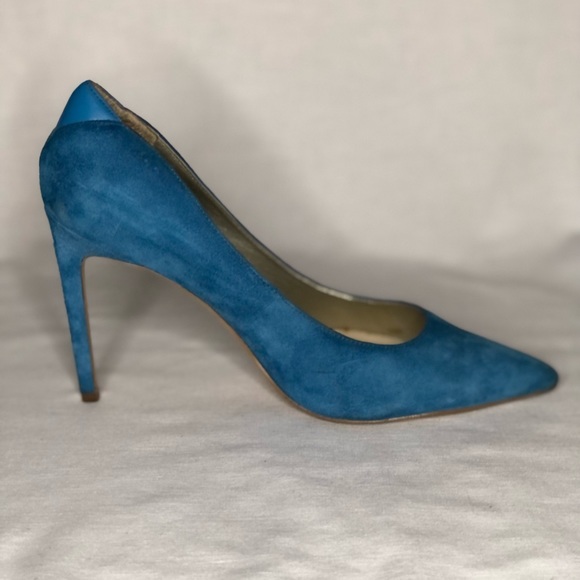 Sam Elderman Suede Pump - Picture 2 of 3